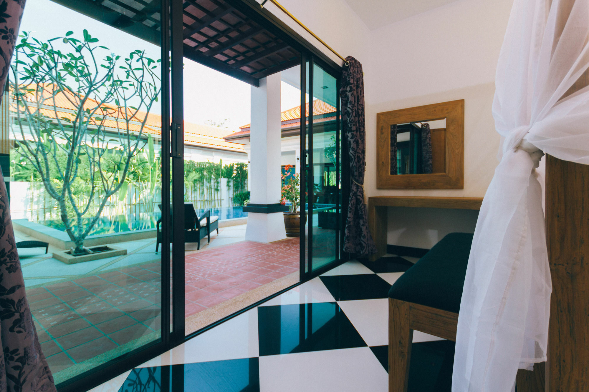 Jewels Villas Phuket Szurin-part Kültér fotó